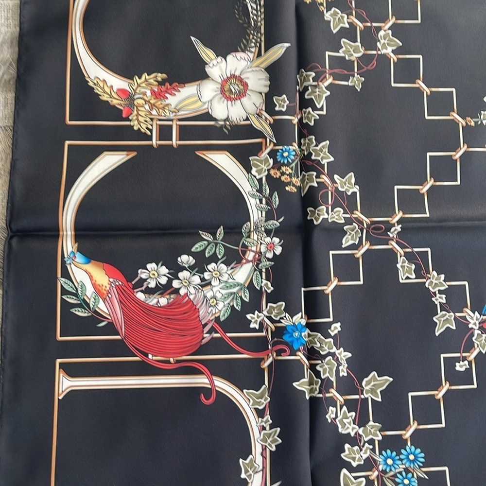 COPY - Beautiful GG Silk Scarves - Picture 2 of 4